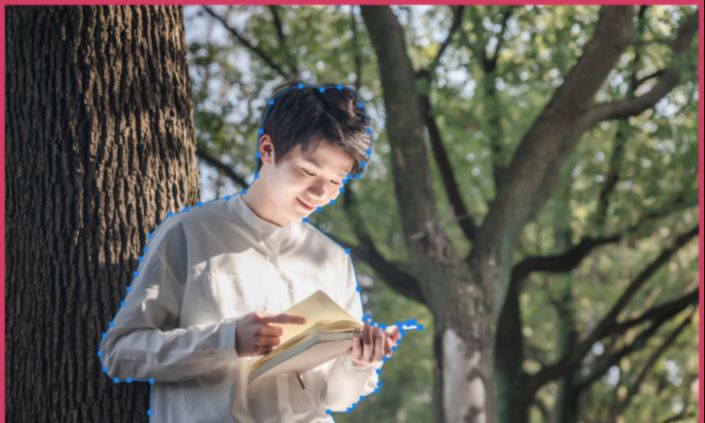 PS抠出帅气男生在校园树林里看书的场景(3)